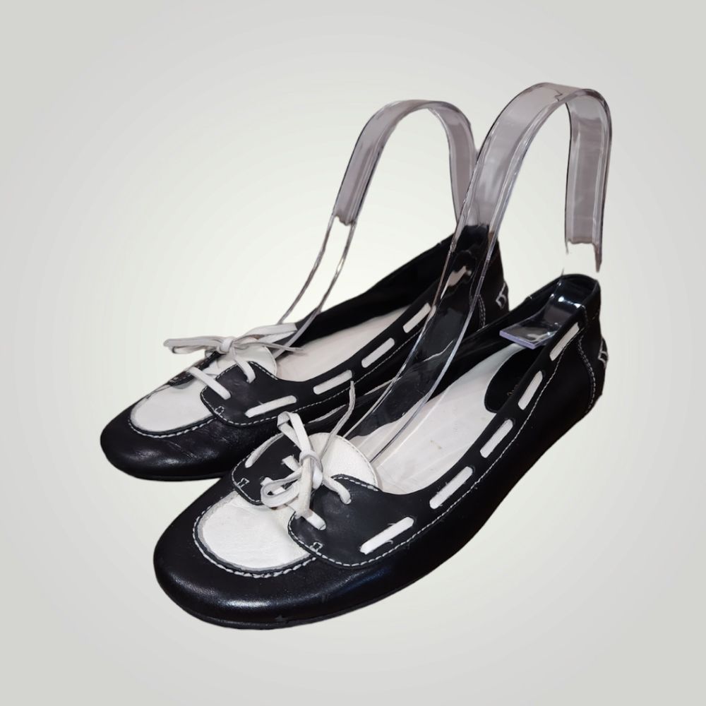 Cole Haan two tone leather Flats size 7.5B